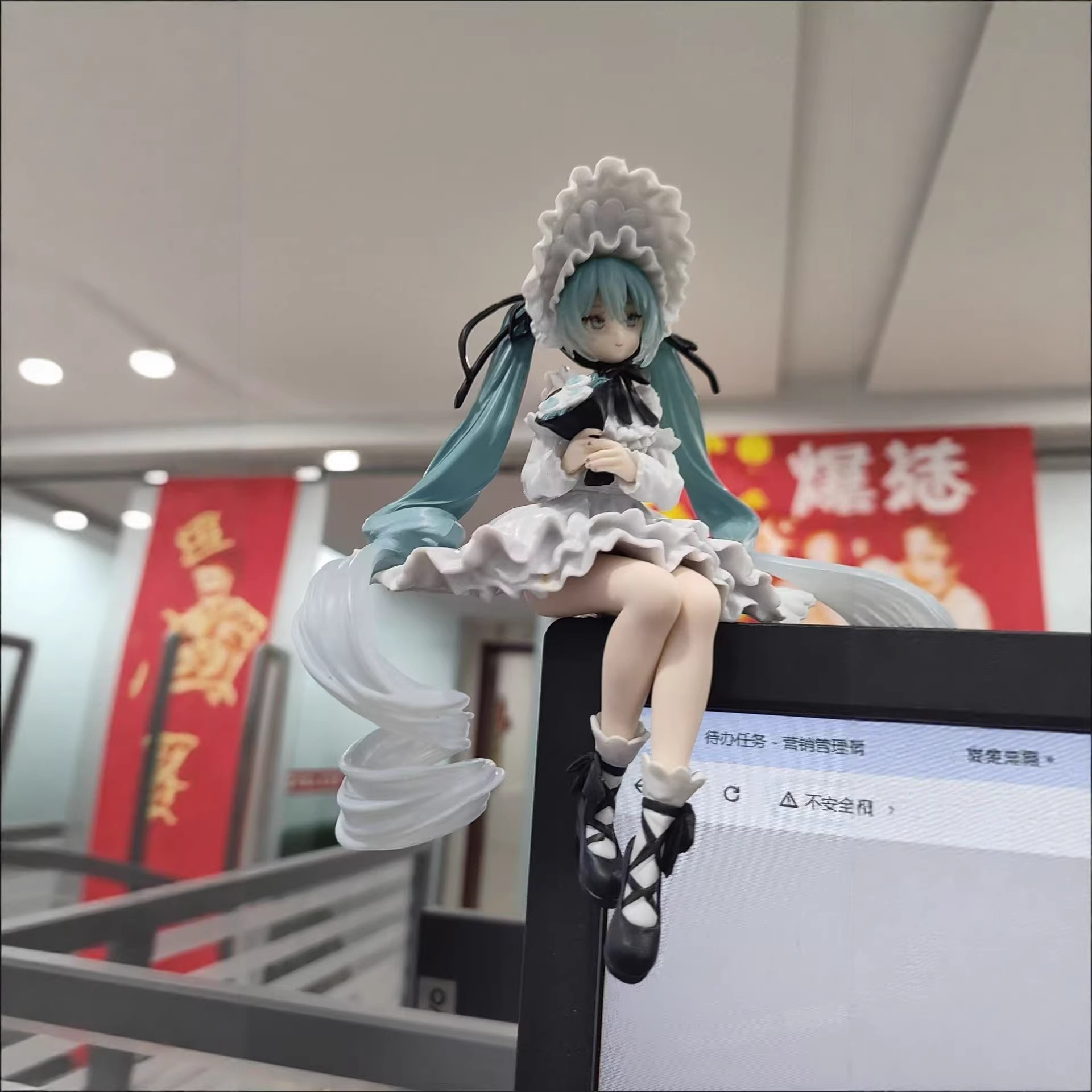 12 cm Miku Anime Figuur Retro  - Home Office Romance Manga recensie en prijs