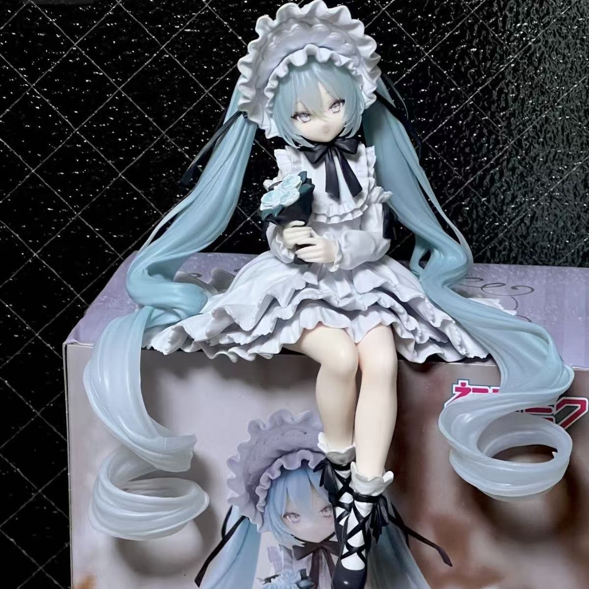 12 cm Miku Anime Figuur Retro  - Home Office Romance Manga recensie en prijs